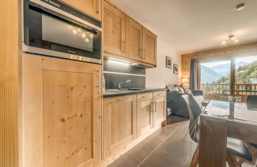 Champagny-en-Vanoise Apartment | 50m from ski slopes, 9th floor, balcony, parking, tv, ski locker, 52m², Champagny-en-Vanoise
