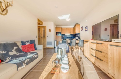 Champagny-en-Vanoise Apartment | 50m from ski slopes, 10th floor, balcony, parking, tv, ski locker, 55m², Champagny-en-Vanoise