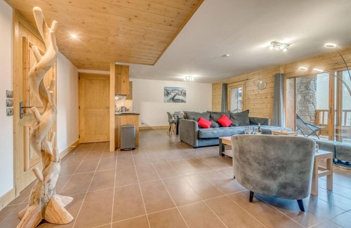 Champagny-en-Vanoise Apartment | 50m from ski slopes, 7th floor, balcony, parking, tv, ski locker, 91m², Champagny-en-Vanoise