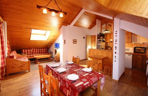 Champagny-en-Vanoise Apartment | 50m from ski slopes, 3rd floor, balcony, tv, ski locker, 100m², Champagny-en-Vanoise