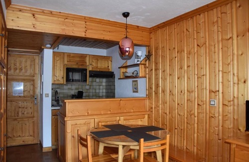 Pralognan-la-Vanoise Apartment | 50m from ski slopes, 1st floor, balcony, tv, ski locker, 27m², Pralognan-la-Vanoise