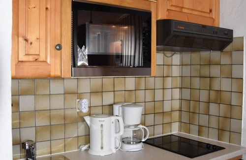 Pralognan-la-Vanoise Apartment | 50m from ski slopes, 1st floor, balcony, tv, ski locker, 27m², Pralognan-la-Vanoise