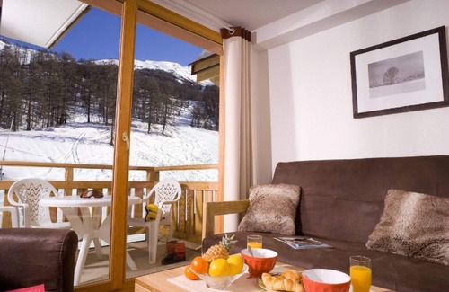 Les Orres Apartment | 50m from shops, swimming pool, balcony, 60-70m², Les Orres
