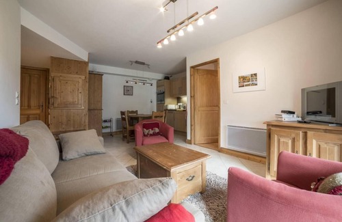 Arc-1800 Apartment | 50m from ski slopes, 2nd floor, view mountain, swimming pool, balcony, parking, tv, ski locker, 55m²