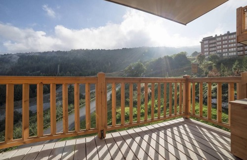 Arc-1800 Apartment | 50m from ski slopes, 2nd floor, view mountain, swimming pool, balcony, parking, tv, ski locker, 55m²