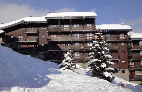Meribel-Mottaret Apartment | 50m from ski slopes, 1st floor, balcony, fireplace or stove, 45m², Méribel-Mottaret