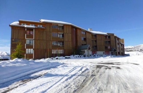 Eclose-Est Apartment | 50m from ski slopes, 1st floor, tv, ski locker, 27m², Alpe d'Huez