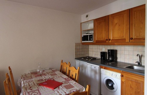 Lanslevillard Apartment | 50m from ski slopes, view mountain, balcony, parking, tv, ski locker, 35m², Val Cenis