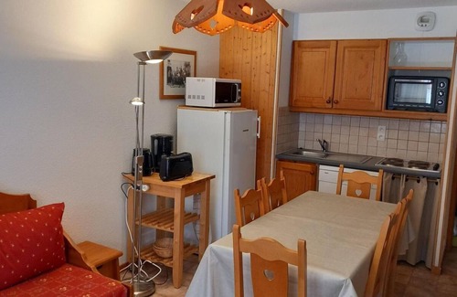 Lanslevillard Apartment | 50m from ski slopes, 1st floor, view mountain, balcony, parking, tv, ski locker, 39m², Val Cenis