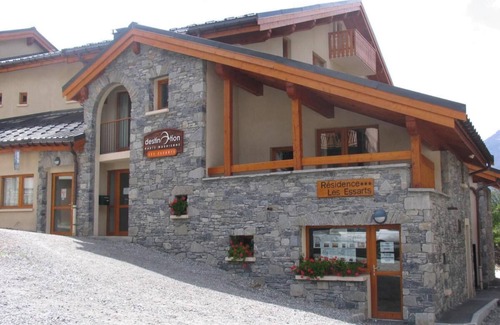 Lanslevillard Apartment | 50m from ski slopes, 1st floor, view mountain, balcony, parking, tv, ski locker, 39m², Val Cenis