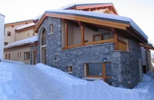 Lanslevillard Apartment | 50m from ski slopes, 3rd floor, view mountain, balcony, parking, tv, ski locker, 55m², Val Cenis