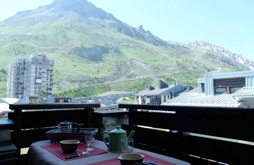 Le Lavachet Apartment | 50m from ski slopes, 1st floor, balcony, tv, ski locker, 65m², Tignes