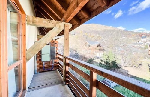 Valloire Apartment | 50m from ski slopes, 2nd floor, swimming pool, sauna, hammam, tv, ski locker, 30m², Valloire
