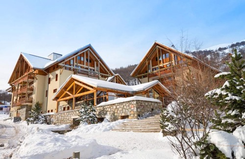 Valloire Apartment | 50m from ski slopes, 2nd floor, swimming pool, sauna, hammam, tv, ski locker, 30m², Valloire