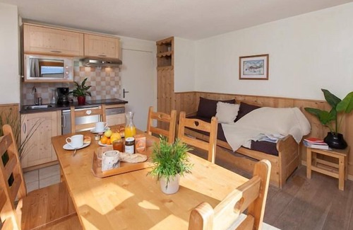 Briancon Apartment | 50m from ski slopes, 3rd floor, balcony, tv, ski locker, 40m², Serre Chevalier