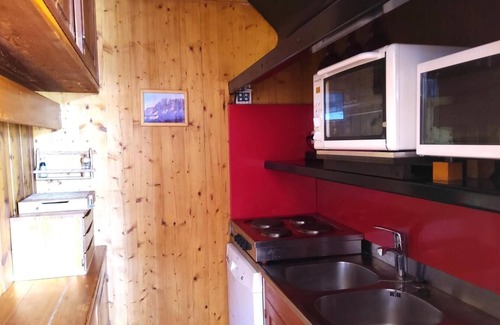 Arc-1600 Apartment | 50m from ski slopes, 3rd floor, view resort, balcony, tv, ski locker, 49m², Les Arcs