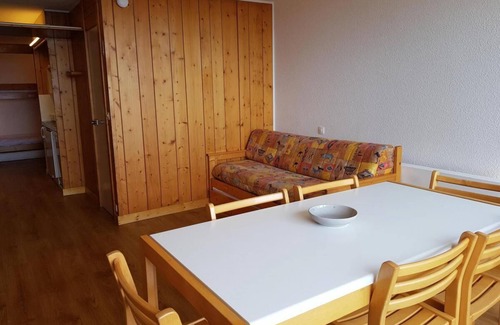 Arc-1600 Apartment | 50m from ski slopes, 3rd floor, view valley, balcony, parking, tv, ski locker, 35m², Les Arcs
