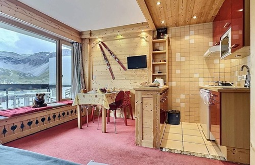 Tignes le Lac Apartment | 50m from ski slopes, 4th floor, view mountain, balcony, ski locker, 30m², Tignes