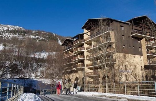 Briancon Apartment | 50m from ski slopes, 5th floor, balcony, tv, ski locker, 34m², Serre Chevalier