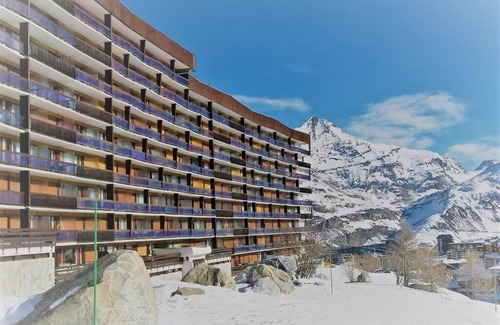 Tignes le Lac Apartment | 50m from ski slopes, 5th floor, view lake, balcony, ski locker, 68m², Tignes