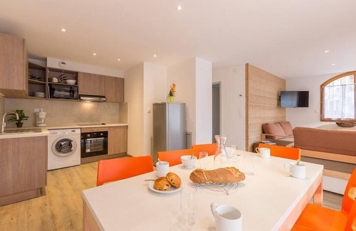 Briancon Apartment | 50m from ski slopes, balcony, tv, ski locker, 84m², Serre Chevalier