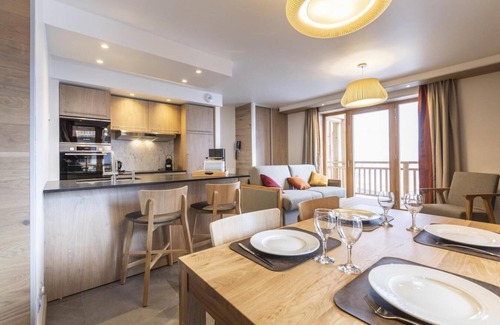 Lanslevillard Apartment | 50m from ski slopes, fitness, swimming pool, sauna, hammam, balcony, tv, ski locker, 45m², Val Cenis