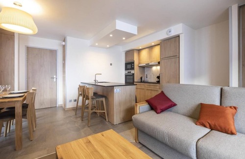Lanslevillard Apartment | 50m from ski slopes, fitness, swimming pool, sauna, hammam, balcony, tv, ski locker, 45m², Val Cenis
