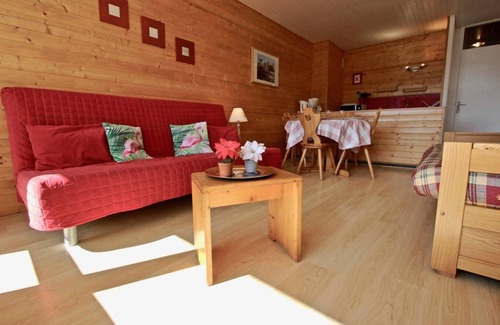 Chamrousse Apartment | 50m from ski slopes, 1st floor, balcony, tv, ski locker, 29m², Chamrousse