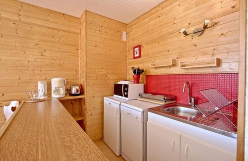 Chamrousse Apartment | 50m from ski slopes, 1st floor, balcony, tv, ski locker, 29m², Chamrousse