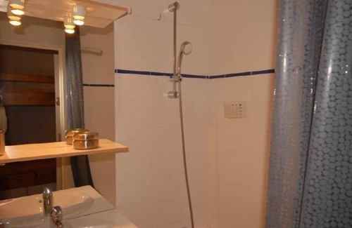 Eaux-Bonnes Apartment | 50m from ski slopes, 4th floor, view resort, balcony, tv, 27m², Gourette