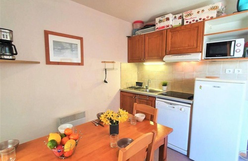 Saint-Etienne-en-Devoluy Apartment | 50m from ski slopes, 5th floor, view mountain, balcony, tv, ski locker, 40m², Superdévoluy