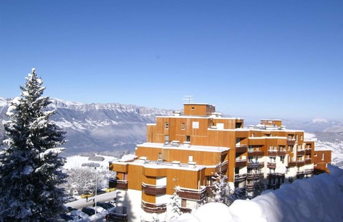 Prapoutel Apartment | 50m from ski slopes, balcony, parking, tv, ski locker, 43m², Les 7 Laux
