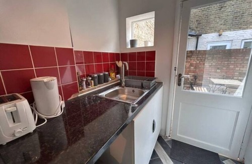 St. Dunstan's Apartment | 51% off. Nice Studio with patio near London Centre. Mile End