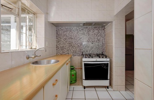 Greater Johannesburg Metropolitan Area Apartment | 51 on York Unit 11 with PRIVATE Bathroom
