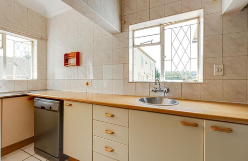 Greater Johannesburg Metropolitan Area Apartment | 51 on York Unit 11 with PRIVATE Bathroom