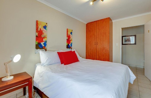 Greater Johannesburg Metropolitan Area Apartment | 51 on York Unit 13 with SHARED bathroom