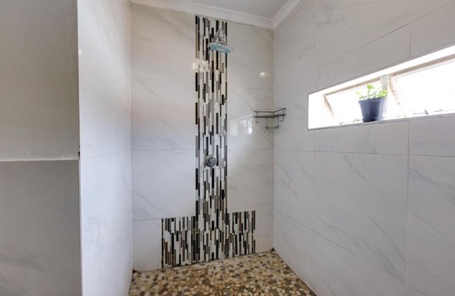 Greater Johannesburg Metropolitan Area Apartment | 51 on York Unit 14 with SHARED bathroom