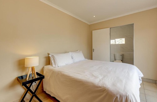 Greater Johannesburg Metropolitan Area Apartment | 51 on York Unit 15 with PRIVATE Bathroom