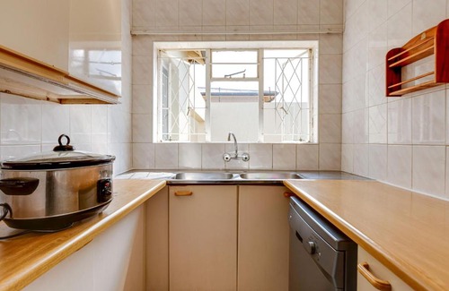 Greater Johannesburg Metropolitan Area Apartment | 51 on York Unit 4 with PRIVATE Bathroom