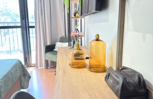Se Apartment | 52 Studio Liberdade SP 300 m Metro Japao acomoda até 03 pessoas