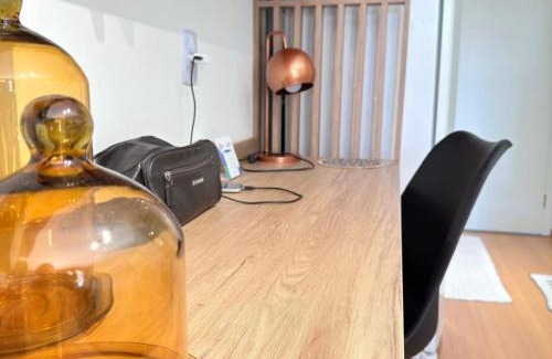 Se Apartment | 52 Studio Liberdade SP 300 m Metro Japao acomoda até 03 pessoas