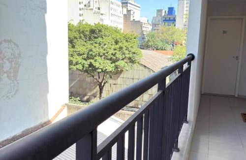 Se Apartment | 52 Studio Liberdade SP 300 m Metro Japao acomoda até 03 pessoas