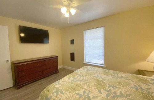 Mid Island House | 5310 Williams Drive - Beach home on canal!