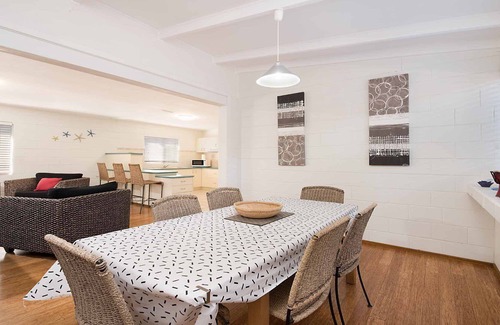 Moffat Beach House | 54 Bryce St Moffat Beach QLD