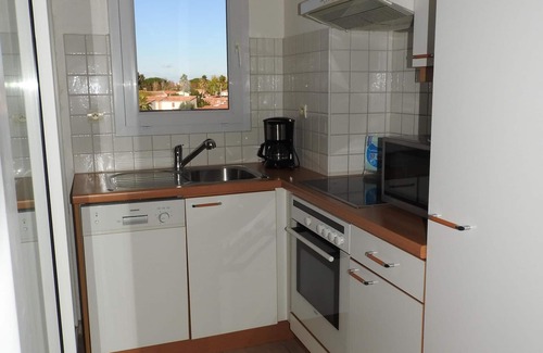 Saint-Cyprien Plage Apartment | 54m² apartment rental with view of boats, shaded and sunny St Cyprien