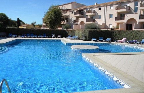 Saint-Cyprien Plage Apartment | 54m² apartment rental with view of boats, shaded and sunny St Cyprien