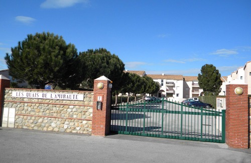 Saint-Cyprien Plage Apartment | 54m² apartment rental with view of boats, shaded and sunny St Cyprien