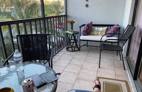 Fort Myers Condo | 55 plus - Travelling professional - 2-bd condo in Fort Myers - 90 day min stay