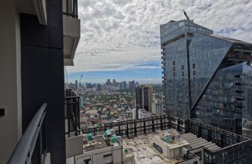 Downtown House | 56th Floor - Makati View - Knightsbridge Residences