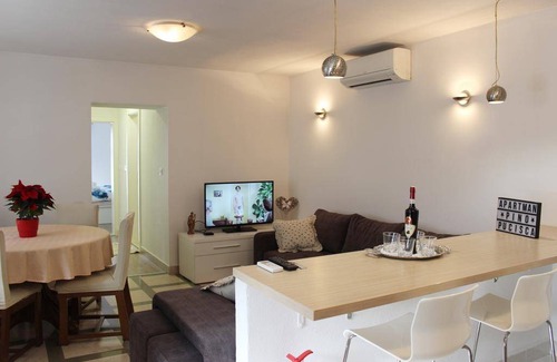Pucisca Apartment | 57 m² Apartment ∙ 2 bedrooms ∙ 4 guests